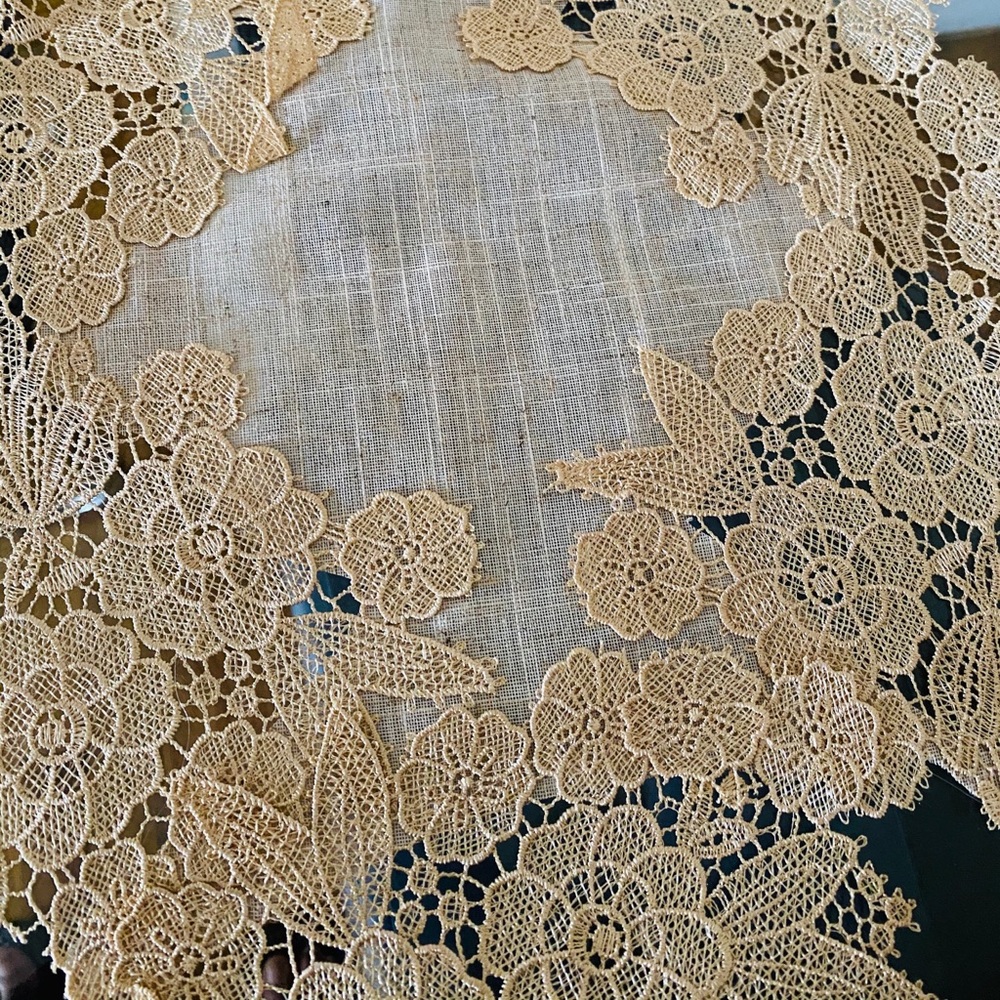 Table runner - Picture 3 of 4